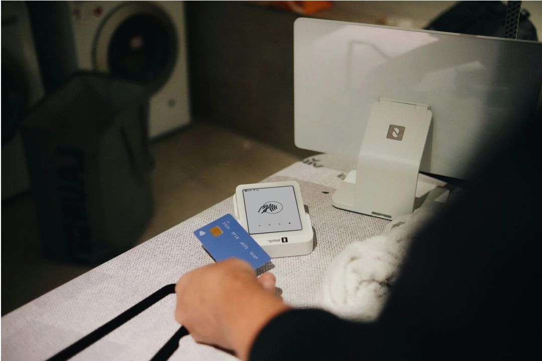 students banking on phone